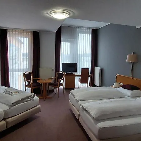 Grunau מלון באיירוט